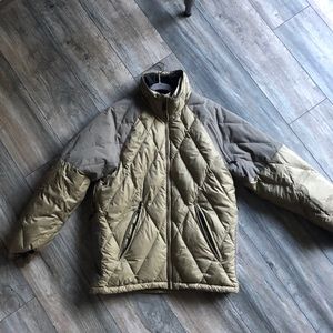 Volcom snowboard jacket size small. Unisex